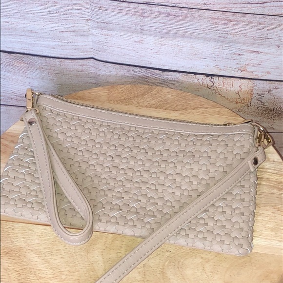 Charming Charlie Basket Weave Wristlet Crossbody - Picture 4 of 9